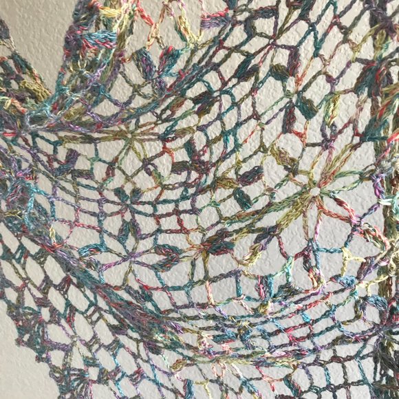 NEW Handmade English Ivy Lace Shawl, Triangular (95"L & 45"D) - Picture 12 of 14